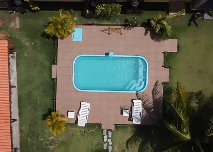 Casa Paraíso amarelo com vista para o farol e o mar